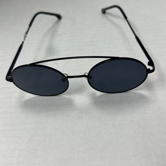 Black Sunglasses NEW - Picture 2 of 6